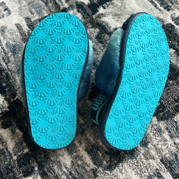 New UGG slippers size USA 10 - Picture 6 of 6